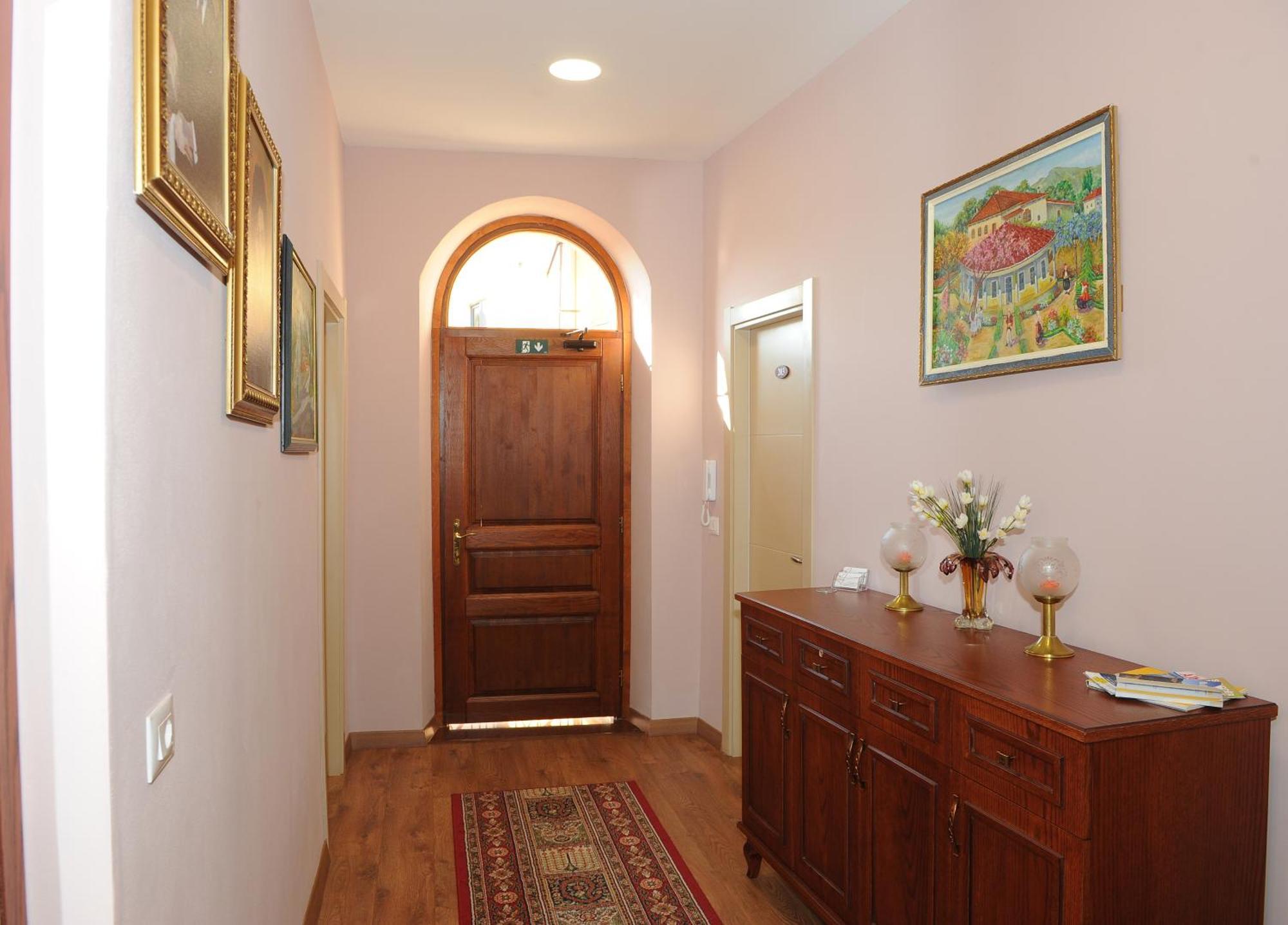 Art Rooms Gjuhadol Shkodër Esterno foto
